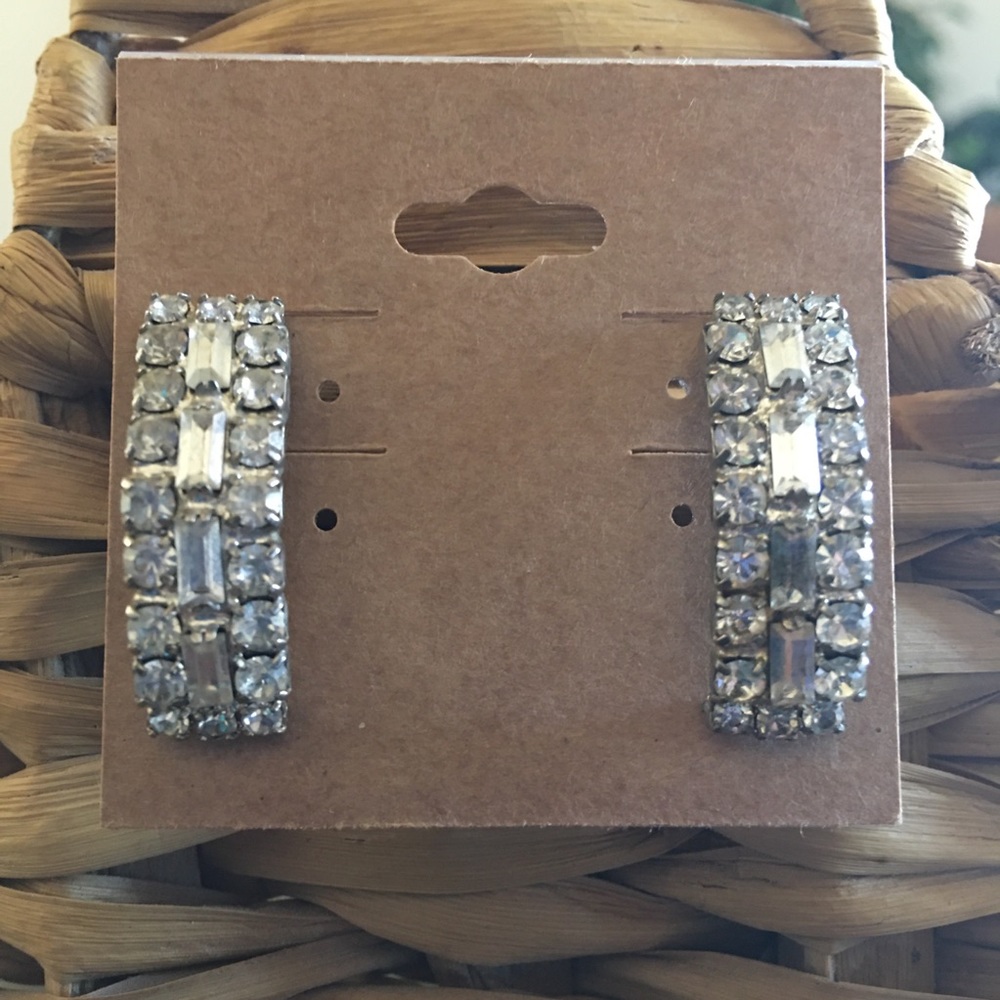 Vintage elegant clear rhinestone pierced earrings